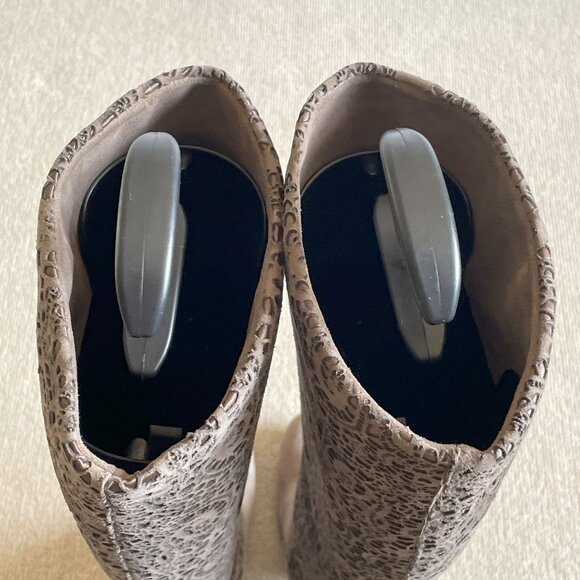 Stuart Weitzman Taupe Lasercut Boots, US 9 1/2 M - Picture 15 of 16